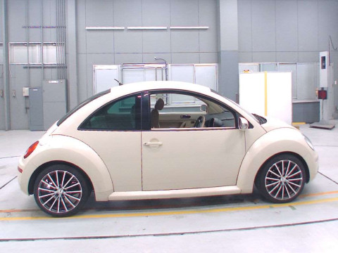 2010 Volkswagen New Beetle 9CBFS[2]