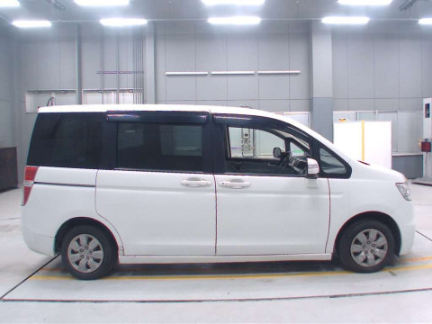 2012 Honda Step WGN RK1[2]