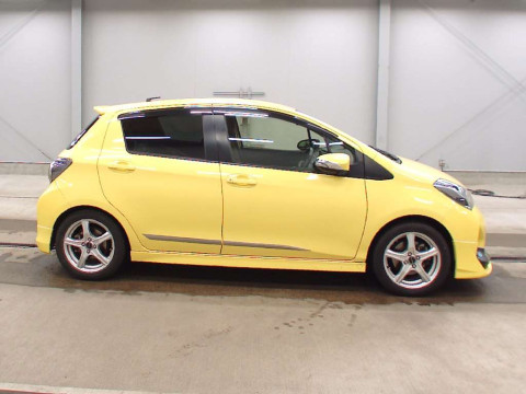 2014 Toyota Vitz NCP131[2]