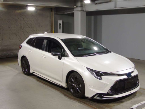 2020 Toyota Corolla Touring Wagon ZWE211W[2]