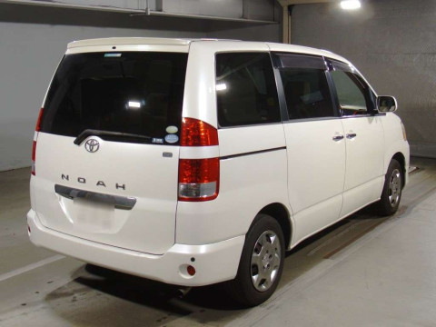 2006 Toyota Noah AZR60G[1]