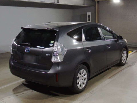 2012 Toyota Prius alpha ZVW41W[1]