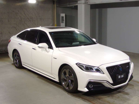 2018 Toyota Crown Hybrid AZSH20[2]