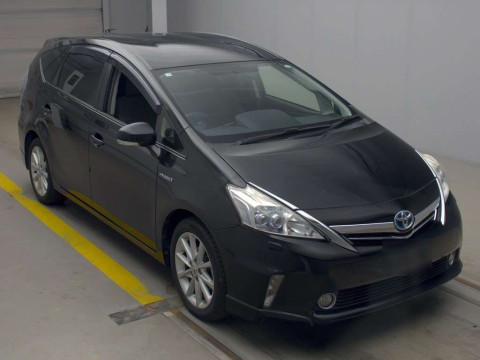 2012 Toyota Prius alpha ZVW41W[2]