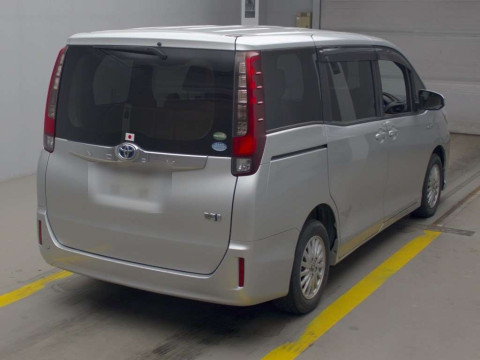 2014 Toyota Noah ZWR80G[1]