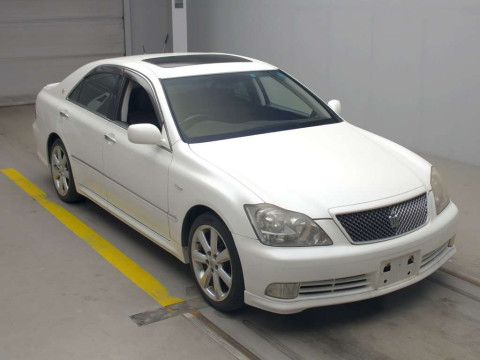 2005 Toyota Crown GRS182[2]