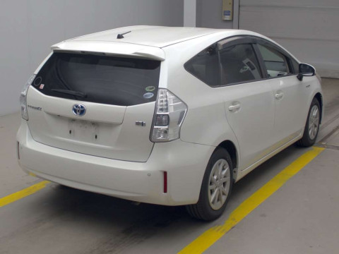 2014 Toyota Prius alpha ZVW41W[1]