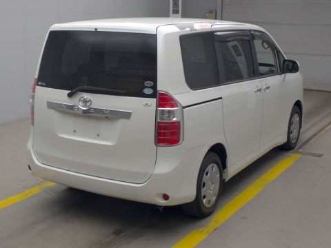 2010 Toyota Noah ZRR70G[1]