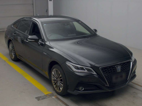 2018 Toyota Crown Hybrid AZSH21[2]