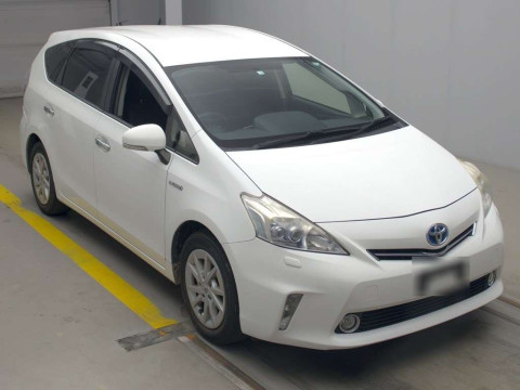 2012 Toyota Prius alpha ZVW41W[2]