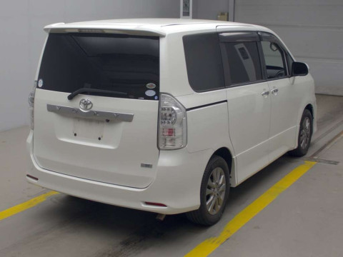 2011 Toyota Voxy ZRR70W[1]