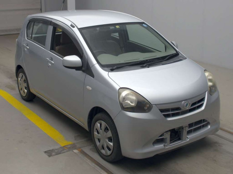 2011 Daihatsu Mira es LA300S[2]