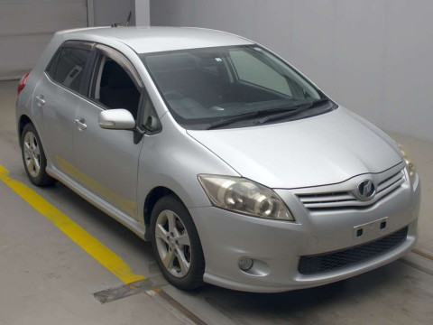 2012 Toyota Auris NZE151H[2]