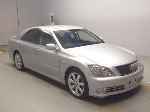 2005 Toyota Crown GRS180[2]