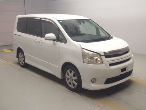 2008 Toyota Noah ZRR70W[2]