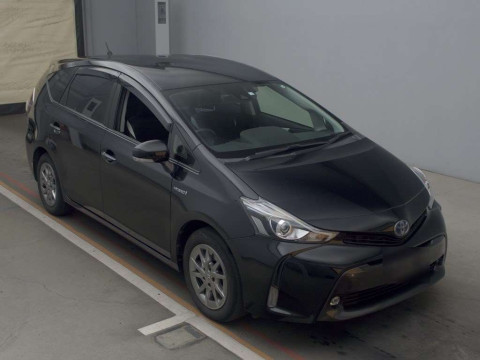 2018 Toyota Prius alpha ZVW40W[2]