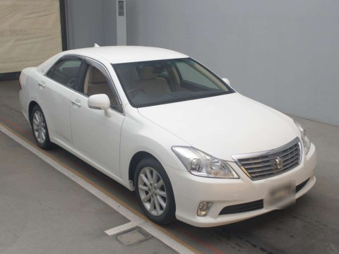 2011 Toyota Crown GRS202[2]