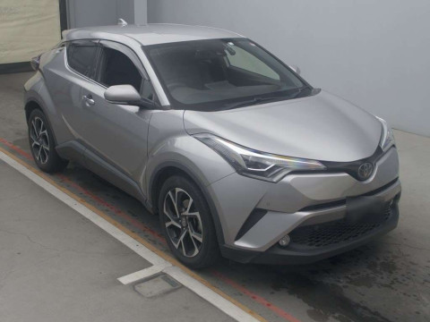 2018 Toyota C-HR NGX50[2]