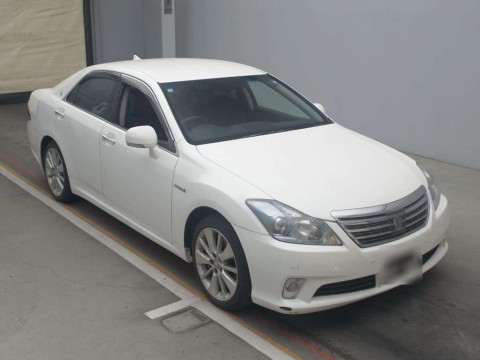 2010 Toyota Crown Hybrid GWS204[2]