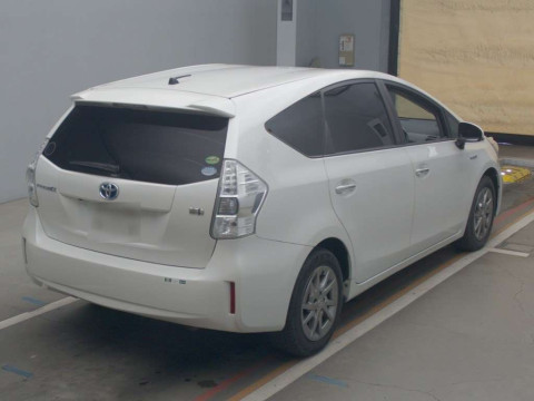 2013 Toyota Prius alpha ZVW41W[1]