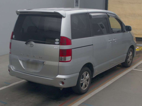 2004 Toyota Noah AZR60G[1]