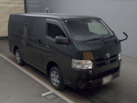 2018 Toyota Regiusace Van TRH200V[2]