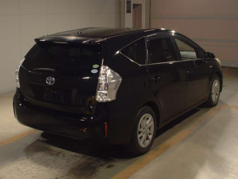 2012 Toyota Prius alpha ZVW40W[1]