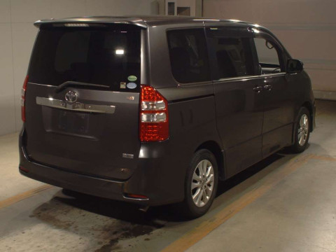 2013 Toyota Noah ZRR70W[1]