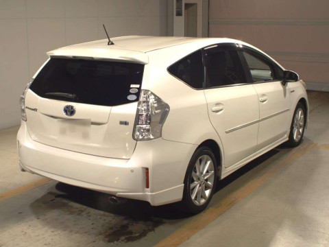 2012 Toyota Prius alpha ZVW41W[1]