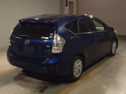 2012 Toyota Prius alpha ZVW40W[1]