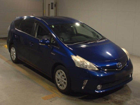 2012 Toyota Prius alpha ZVW40W[2]