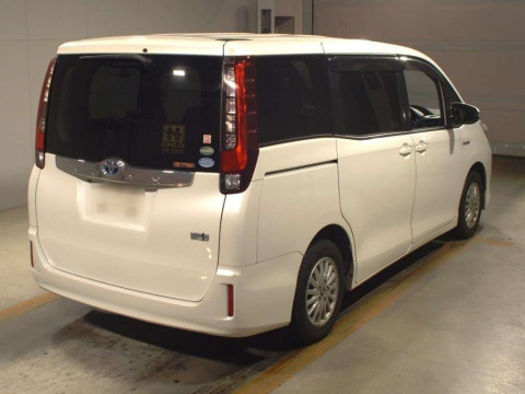 2016 Toyota Noah ZWR80G[1]