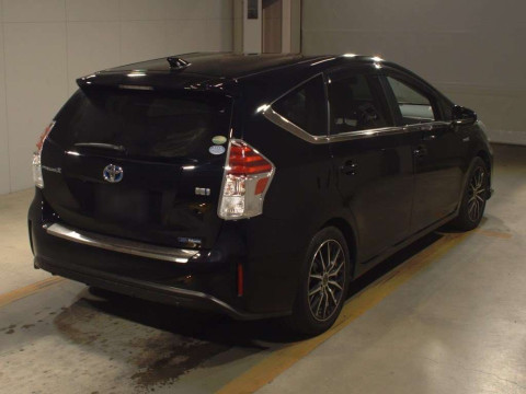 2018 Toyota Prius alpha ZVW41W[1]