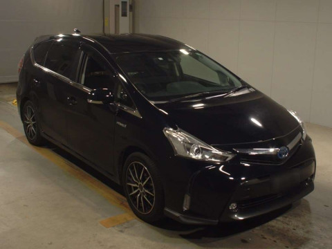 2018 Toyota Prius alpha ZVW41W[2]