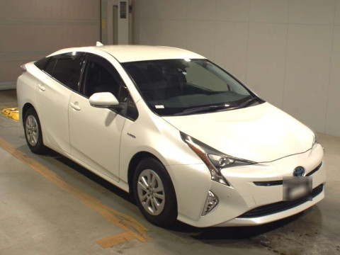 2018 Toyota Prius ZVW50[2]