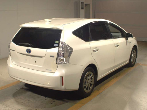 2014 Toyota Prius alpha ZVW41W[1]