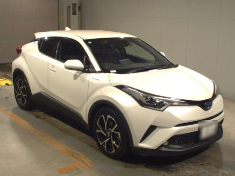 2019 Toyota C-HR ZYX10[2]