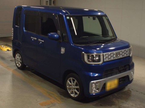 2015 Daihatsu Wake LA700S[2]