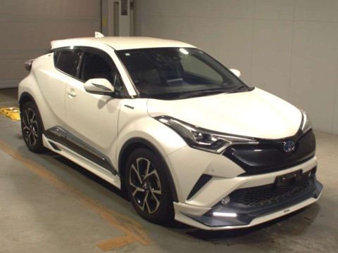 2017 Toyota C-HR ZYX10[2]