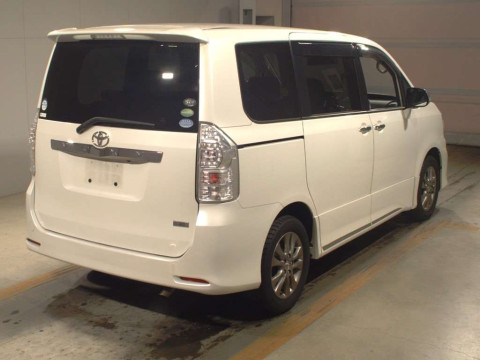 2012 Toyota Voxy ZRR75W[1]