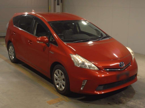 2012 Toyota Prius alpha ZVW41W[2]