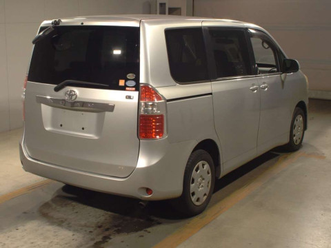 2009 Toyota Noah ZRR70G[1]