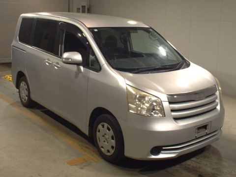 2009 Toyota Noah ZRR70G[2]