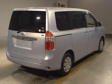 2009 Toyota Noah ZRR70G[1]