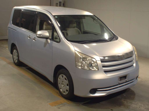 2009 Toyota Noah ZRR70G[2]