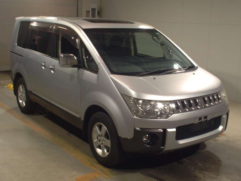 2012 Mitsubishi Delica D5 CV2W[2]