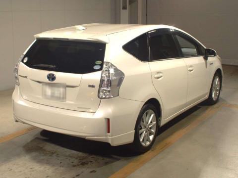 2013 Toyota Prius alpha ZVW41W[1]