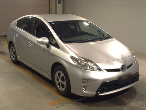 2015 Toyota Prius ZVW30[2]