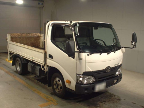 2017 Toyota Toyoace Truck XZC605[2]