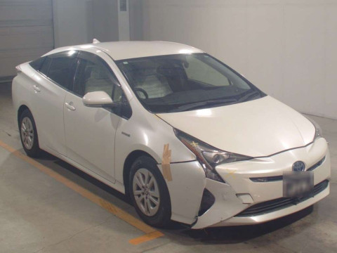 2017 Toyota Prius ZVW50[2]